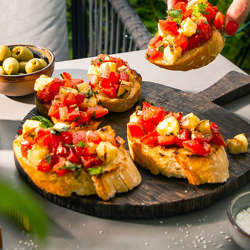 Grillkäse Kräuter Bruschetta