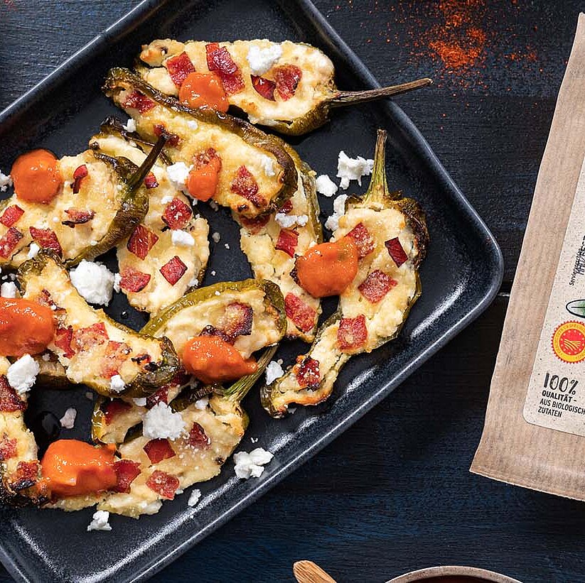 Jalapeno Poppers vom Grill mit Frischkäse-Feta Füllung und Salsa Dip